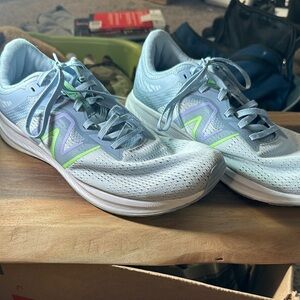 New Balance Blue and Green Athletic Shoes with Breathable Mesh